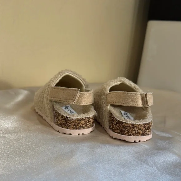 Warm Baby Beige Sherpa Sandals - Picture 3 of 5